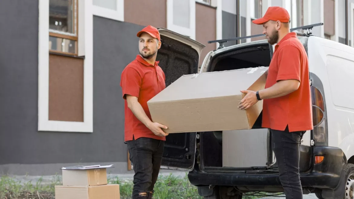 professional movers and packers in Riyadh packing household items
